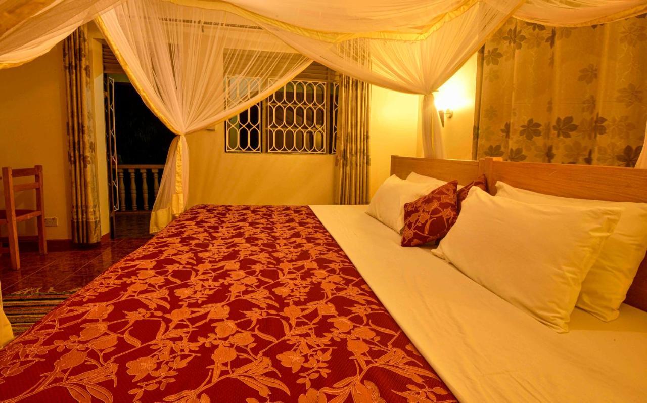 Cycad Entebbe Guest House Exteriör bild