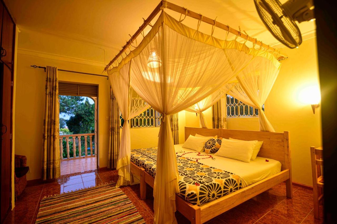 Cycad Entebbe Guest House Exteriör bild