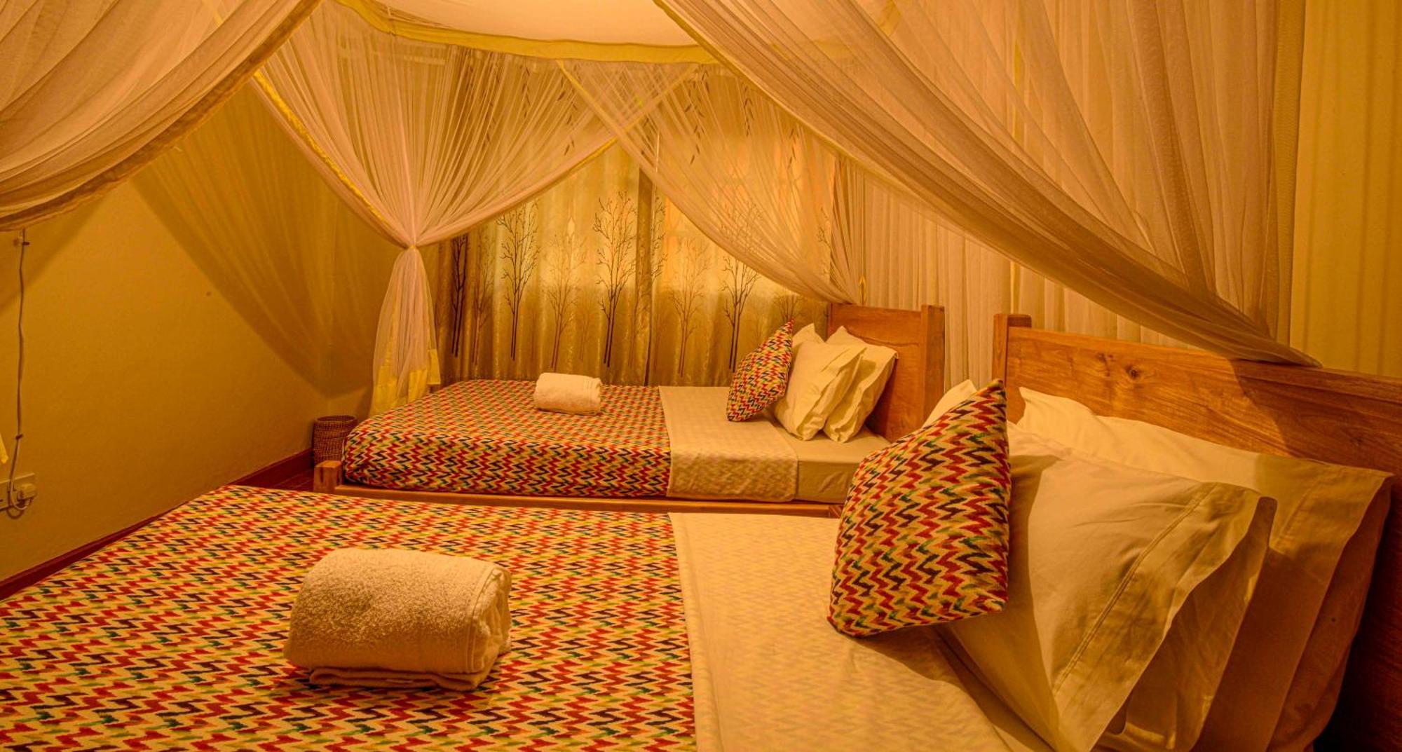 Cycad Entebbe Guest House Exteriör bild